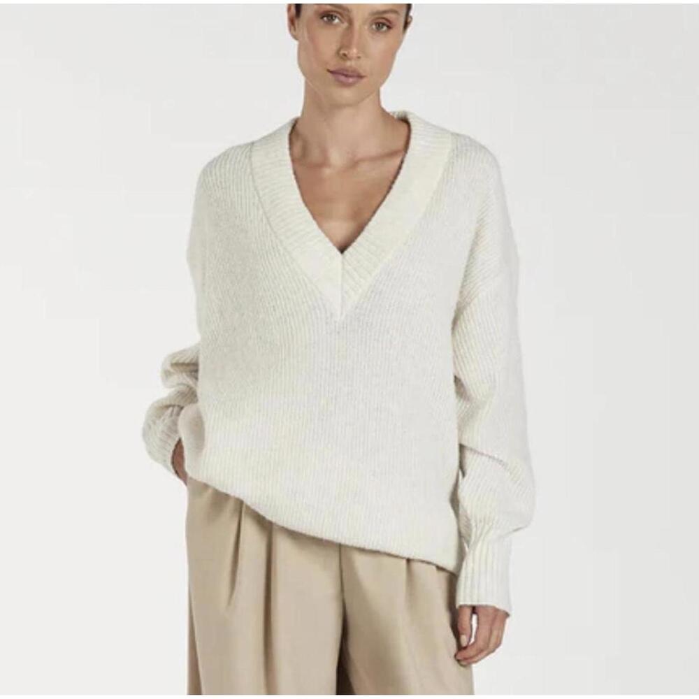 DISSH Ivory V-Neck Chunky Knit Sweater